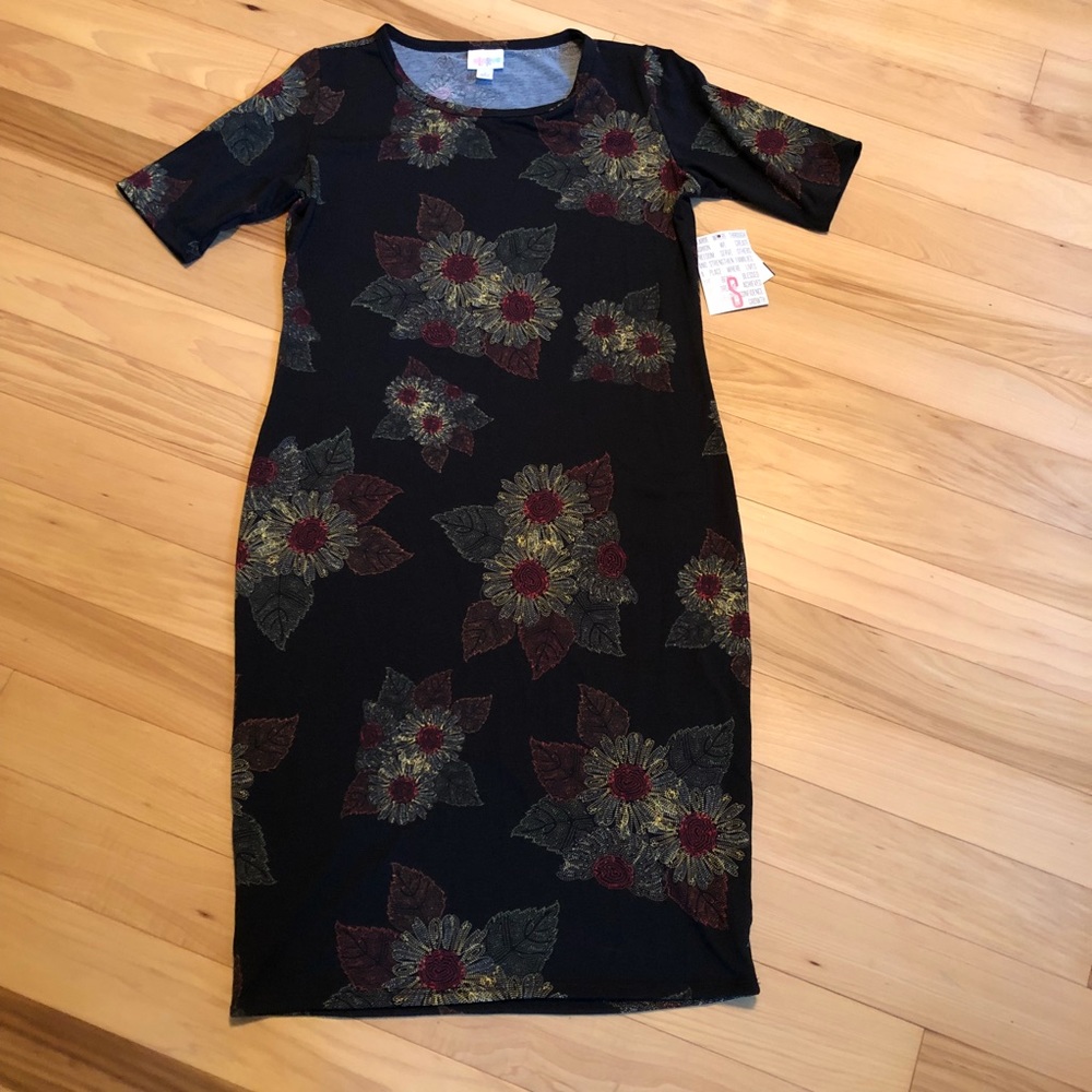Below knee short sleeve dress